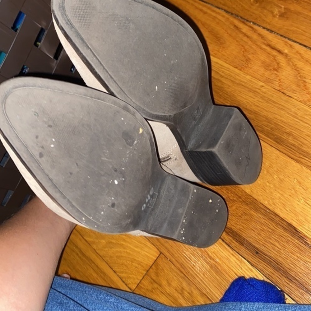 Womens suede taupe western booties signs of use see pics 8.5. - Picture 7 of 7